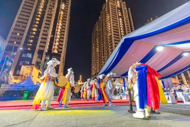 Sambut Hari Jadi ke-74 Kabupaten Bekasi, Komunitas Ekspatriat Meriahkan Karnaval Budaya